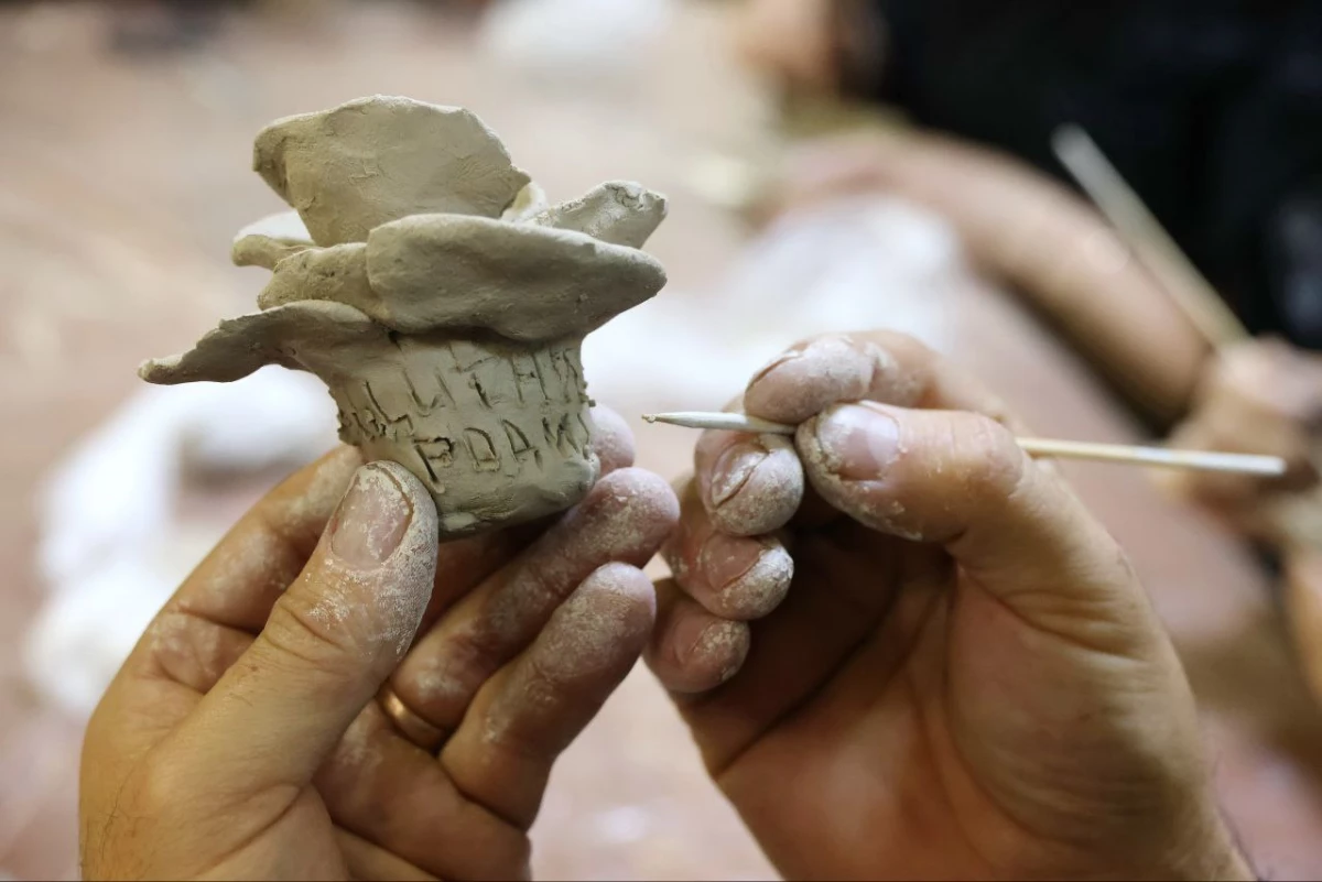 Росгвардейцы приняли участие в создании скульптуры «Защитник Отечества» в честь российских военных - tvspb.ru