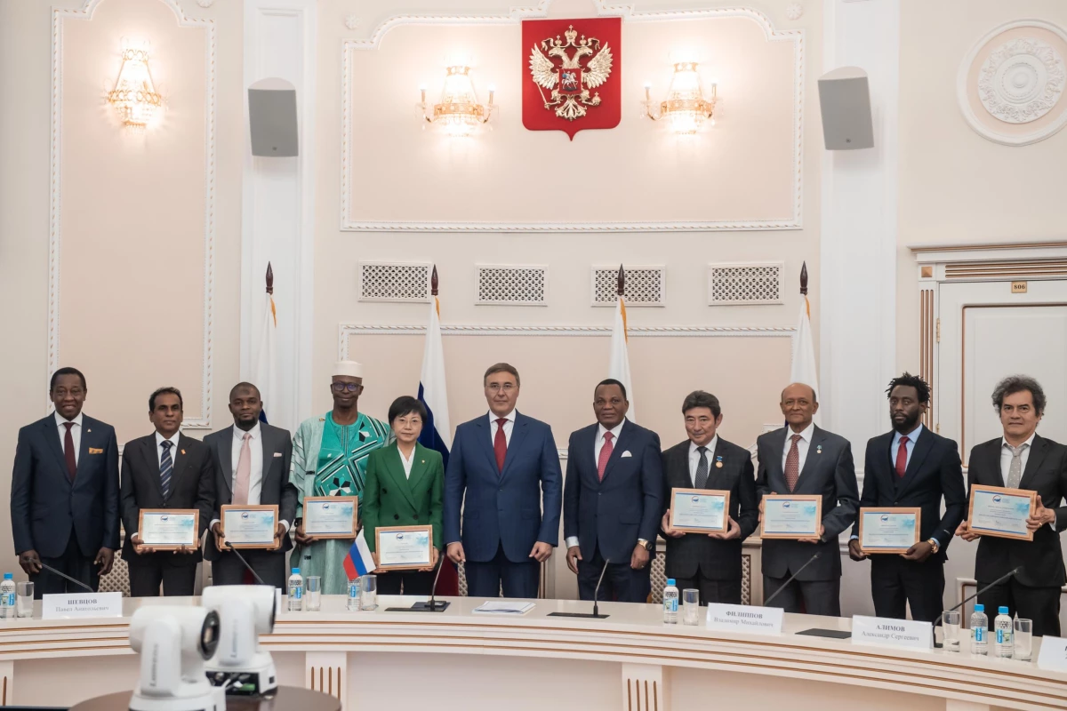Представители 11 стран мира стали послами российского образования и науки - tvspb.ru