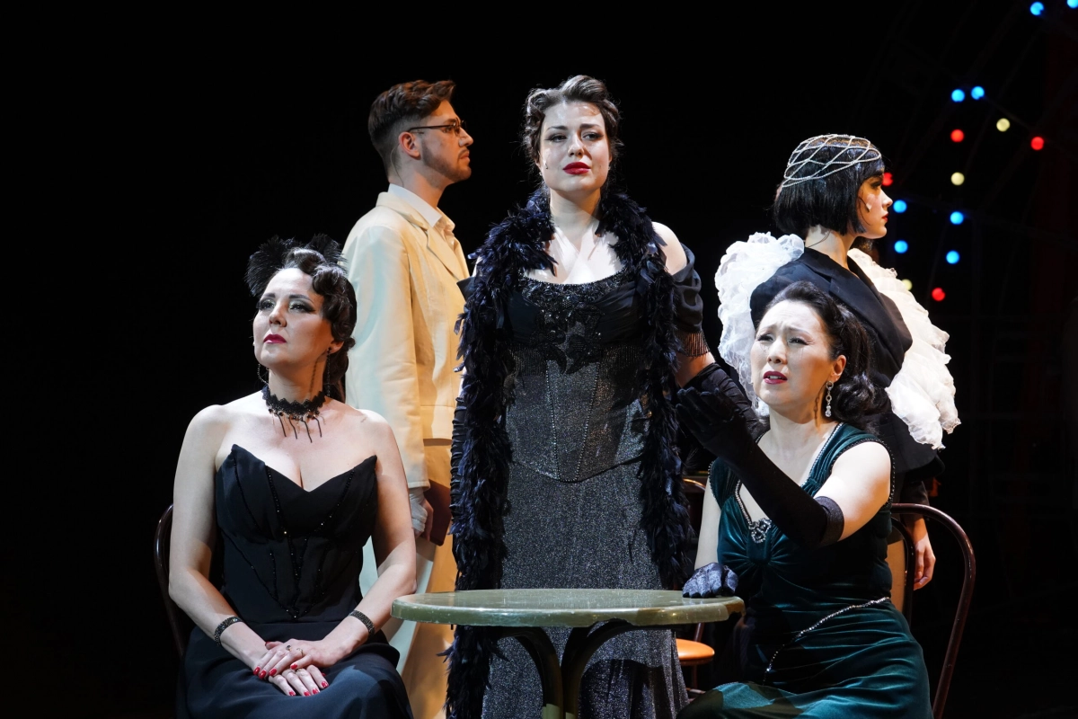 2 октября в театре «Зазеркалье» пройдет премьера спектакля «Игра в классики» - tvspb.ru