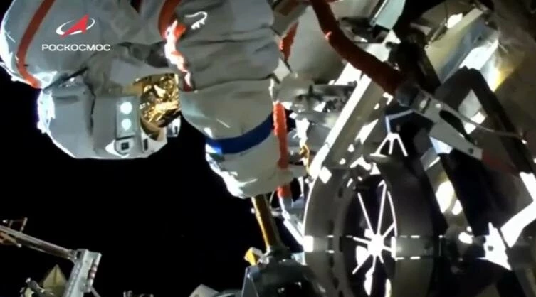 Космонавты Роскосмоса установили аппаратуру для научного эксперимента «Экран-М» на МКС - tvspb.ru