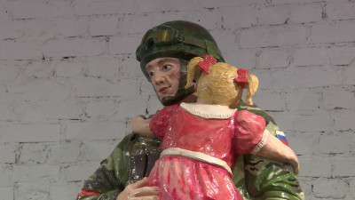 Для памятника «Защитник Отечества» изготовлены керамические бутоны