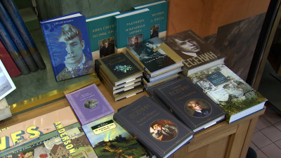 Телеканал «Санкт-Петербург» и Дом книги проводят совместную акцию к 130-летию Сергея Есенина