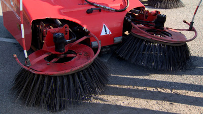 Парковки Петербурга вооружили техникой к снегопадам