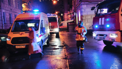 На проспекте Стачек из-за квартирного пожара эвакуировали 24 человека