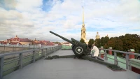 Полуденный выстрел пушки Петропавловской крепости посвятили 85-летию СПО