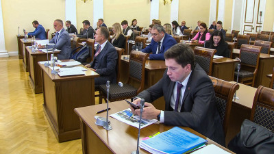 Социальная сфера и развитие транспорта: в Петербурге утвердили проект бюджета на 2026 год