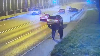 Кульбиты кроссовера на Октябрьской набережной попали на видео