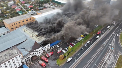 В Подмосковье загорелось предприятие по производству автомасел