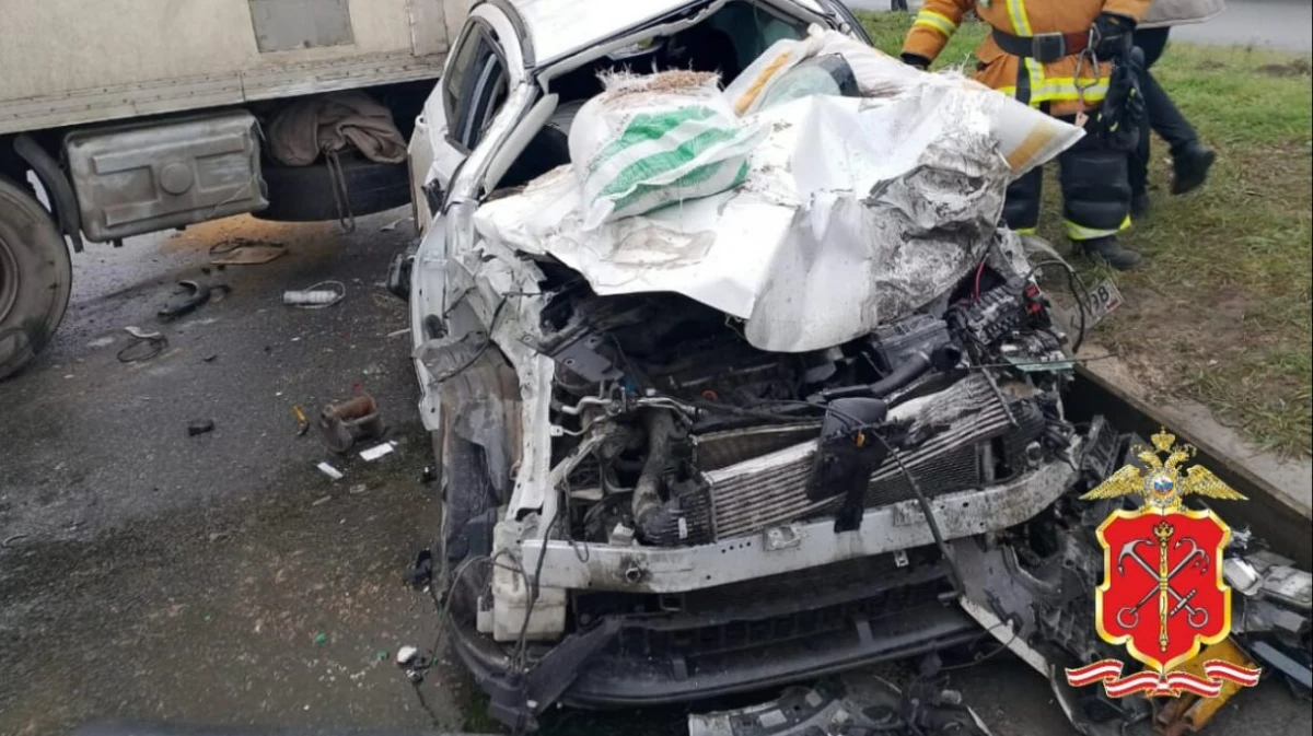 В ДТП на Софийской серьёзно пострадал водитель легковушки - tvspb.ru