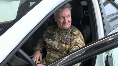 В Петербурге Фонд «Защитники Отечества» вручил пятерым участникам СВО автомобили с ручным управлением