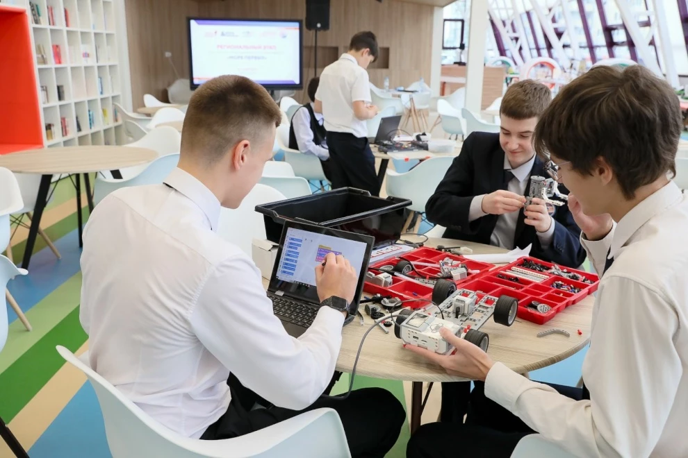 Александр Беглов: 900 тысяч юных петербуржцев раскрывают таланты, получают знания и навыки благодаря педагогам дополнительного образования - tvspb.ru