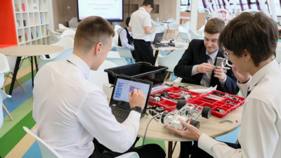 Александр Беглов: 900 тысяч юных петербуржцев раскрывают таланты, получают знания и навыки благодаря педагогам дополнительного образования