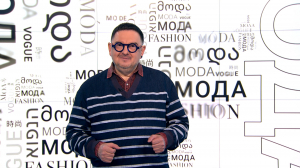 Никогда не выходящий из моды — деним в костюмах, мини-юбках и верхней одежде