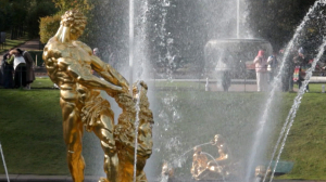 Сезон Петергофских фонтанов продлили до 4 ноября