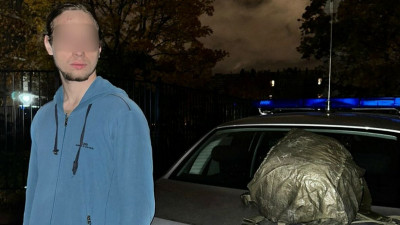 В Петербурге трое парней и девушка оказались в полиции после ночного проникновения на завод