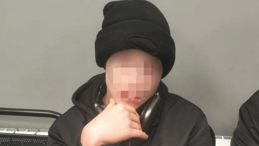 В Купчино подростки проникли ночью в магазин, чтобы набить рюкзак вейпами - tvspb.ru