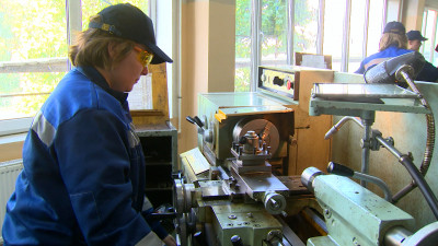 «Даешь трудовые резервы»: как в Петербурге готовят квалифицированные кадры для рабочих профессий