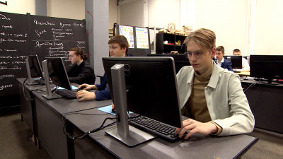 Александр Беглов: Среднее профессиональное образование стало основой, на которой держится экономика