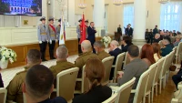 Более 60 петербуржцев получили государственные награды в Смольном