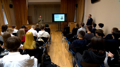 Участник программы «Время Героев Санкт-Петербурга» Алексей Ванеев провел для школьников «Разговоры о важном»