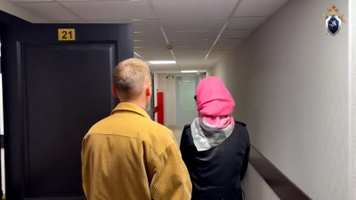 Петербурженка рассказала, почему оставила дочь в коляске на мусорной площадке