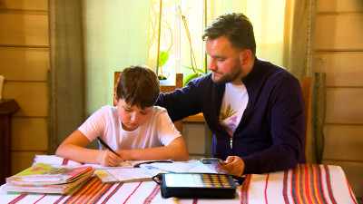 Путин поздравил россиян с Днём отца