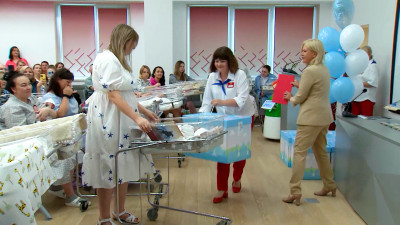 Опекуны новорожденных петербуржцев смогут получить подарочный комплект с 2026 года