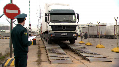 Александр Беглов поздравил таможенников с профессиональным праздником