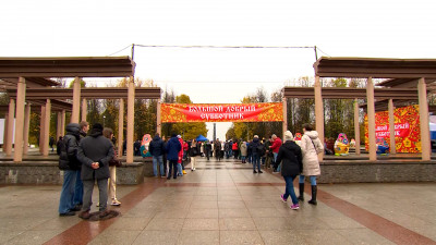 Александр Беглов дал старт «Доброму субботнику» в парке 300-летия