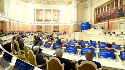 Как в Мариинском дворце прошло первое чтение проекта закона о бюджете Санкт-Петербурга на 2026-2028 гг.