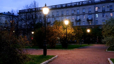 Александр Беглов: Сквер Шевченко преобразили новые чугунные фонари со светодиодами российского производства