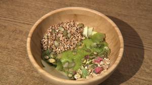 Маслом кашу не испортишь, а вот молоком …: как полезный завтрак может стать опасным и  стоит ли начинать утро с каши