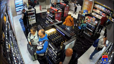 В Пулково женщина украла из магазина беспошлинной торговли тушь и алкоголь