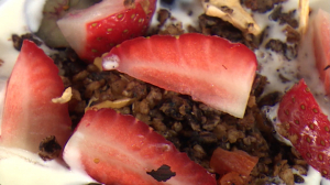 Полезный завтрак. Гранола с домашним йогуртом