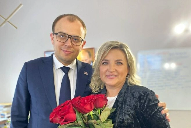 15 лет телеканалу «Санкт-Петербург»: Андрей Хорт лично поздравил генерального директора Екатерину Ходаринову - tvspb.ru