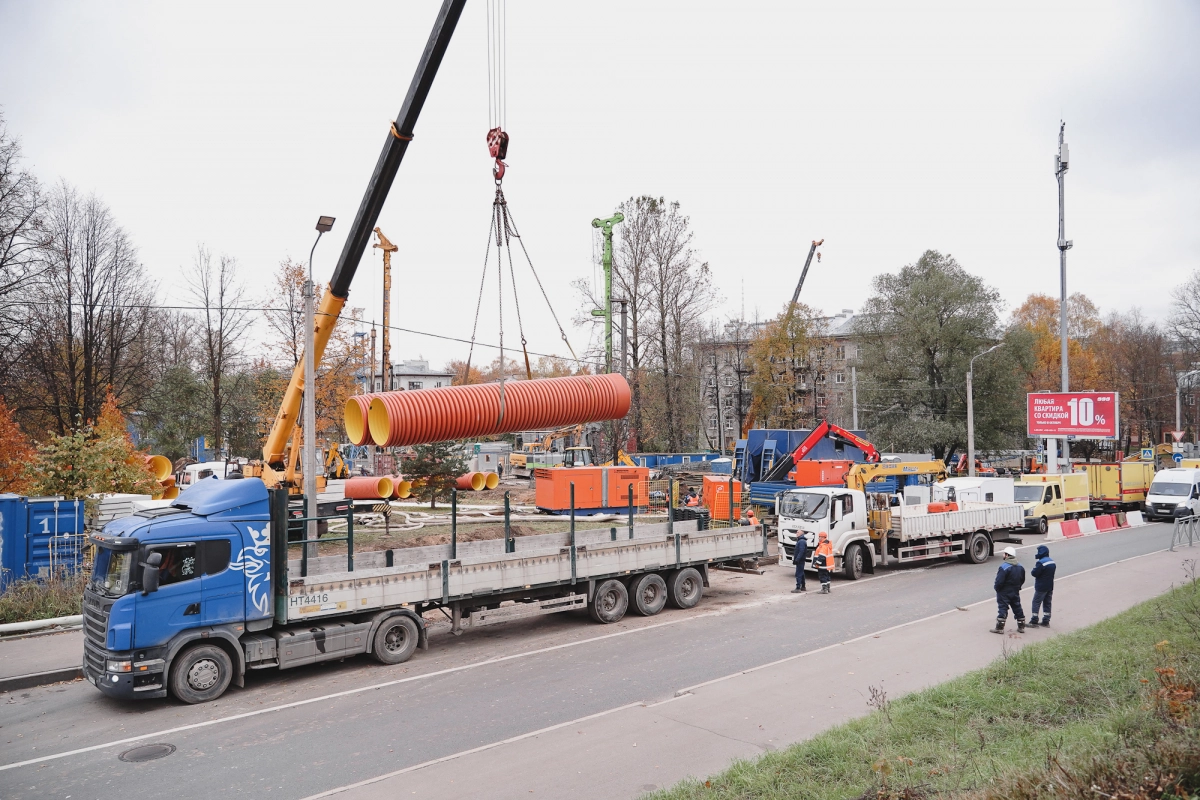 По поручению Александра Беглова к ликвидации просадки грунта в Выборгском районе привлечены ведущие специалисты в области геодезии, метростроения и коллекторостроения из профильных НИИ - tvspb.ru