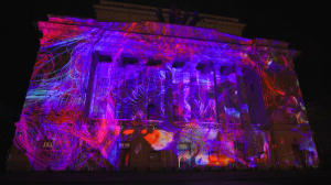 Кино и песни Ленинграда. Световое шоу на фасаде Александринского театра и северное сияние над Петербургом