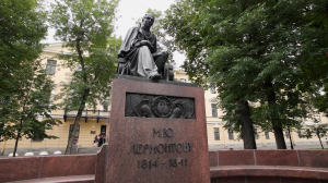 Традиции, которые прошли сквозь века. Прогуляемся по коридорам и лестница бывшего Николаевского кавалерийского училища, ныне Лицея №280, носящего имя Михаила Юрьевича Лермонтова