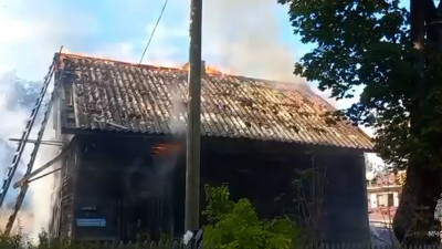 Пожар ликвидирован: в Выборгском районе горел частный дом 120 кв. м.