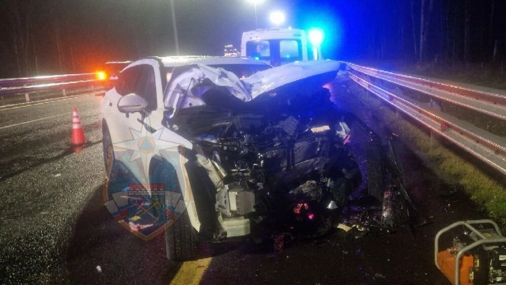 Под Петербургом водитель Exeed влетел в Ford дорожной службы - tvspb.ru