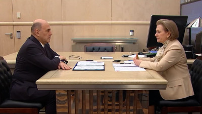 Михаил Мишустин провел встречу с главой Роспотребнадзора