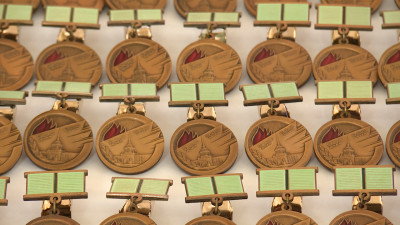 Александр Беглов и Александр Бельский вручили знаки «Жителю блокадного Ленинграда» первым ветеранам, прожившим в осажденном городе менее четырех месяцев