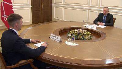 Александр Беглов встретился в Смольном с участником федеральной программы «Время героев» Александром Верюжским