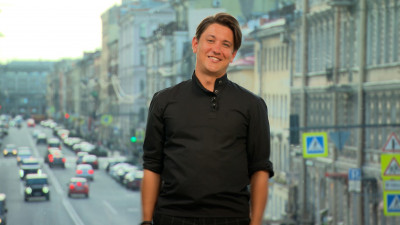 Заслуженный артист Петербурга Григорий Чернецов поздравил телеканал «Санкт-Петербург» с 15-летием