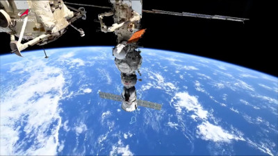 Российские космонавты впервые озвучили тифлокомментарий с борта МКС