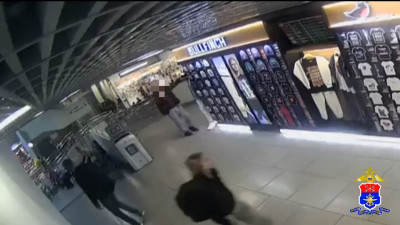 Уроженец Брянской области украл бейсболку в Пулково, пропустив свой рейс