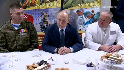 Владимир Путин приехал в Центральный военный клинический госпиталь имени П.В.Мандрыка МО РФ