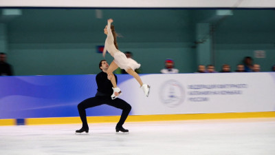 На первом этапе Гран-при в Магнитогорске фигуристы из Петербурга выиграли золото, серебро и бронзу
