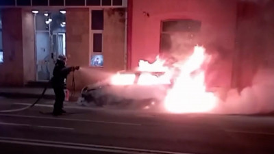 На Васильевском острове чуть не взорвалась горящая иномарка — вмешалась Росгвардия