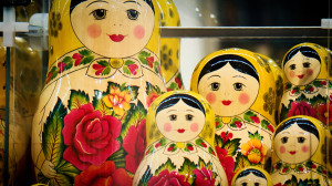 Без комментариев. Выставка “Принцип матрёшки” в пространстве Фонда «Общество поощрения художеств»